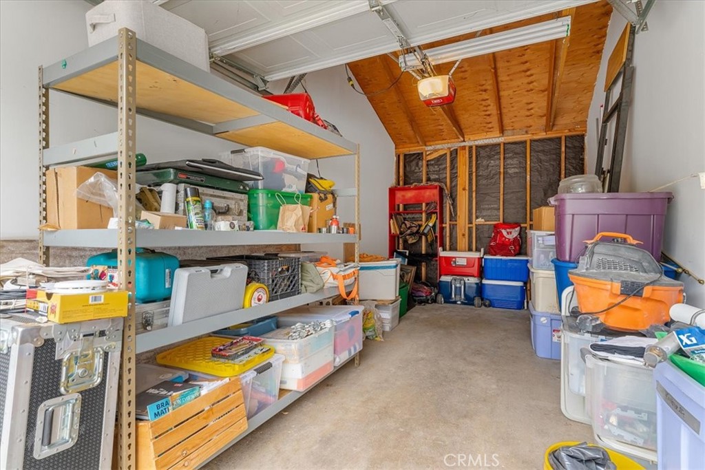 5816 Woodman Ave Property Photo 4