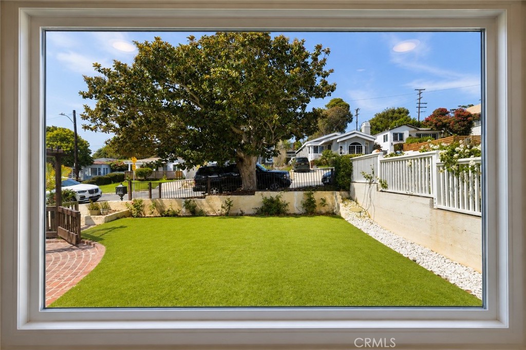 1026 Avenue A Property Photo 6