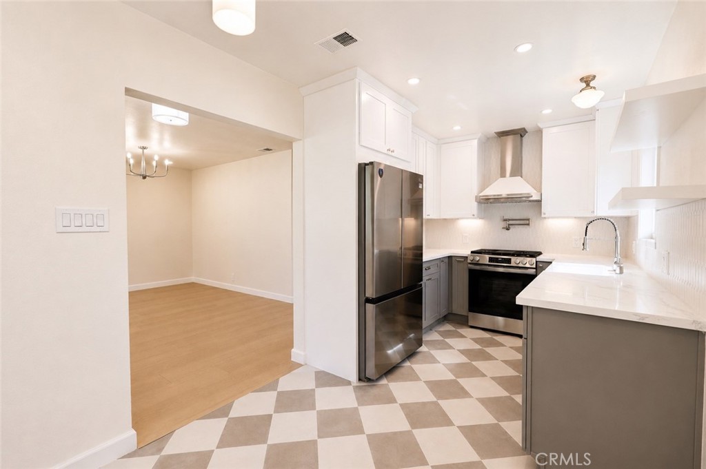 1026 Avenue A Property Photo 8
