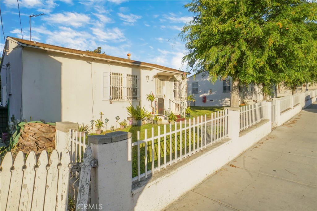 335 339 Centinela Ave Property Photo 8