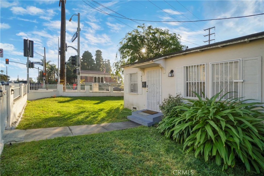 335 339 Centinela Ave Property Photo 13