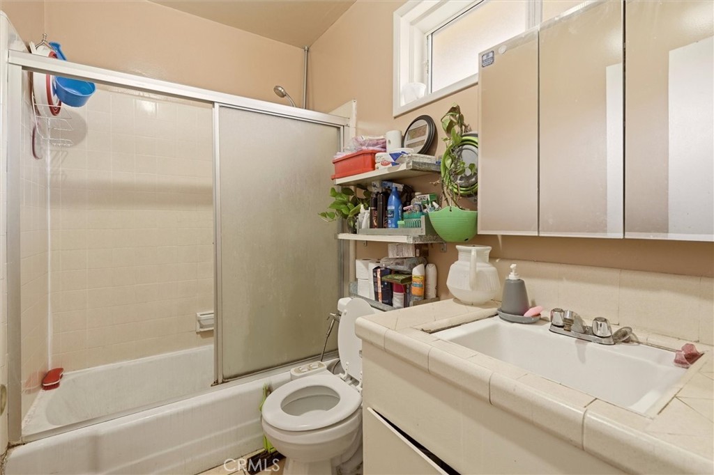 925 Larch Property Photo 10