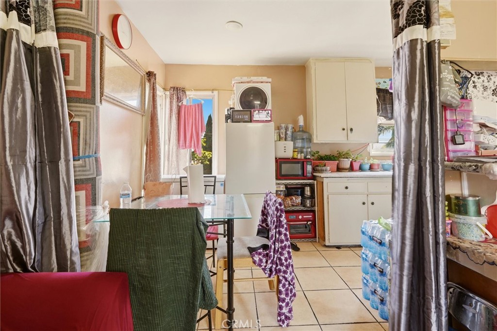 925 Larch Property Photo 12
