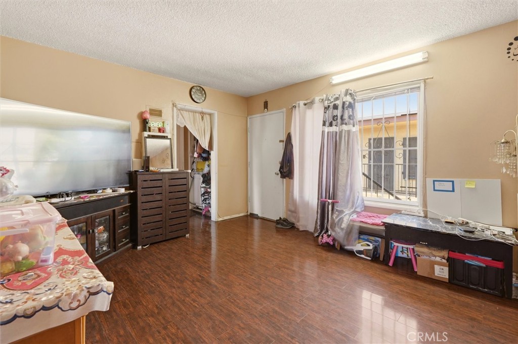 925 Larch Property Photo 13