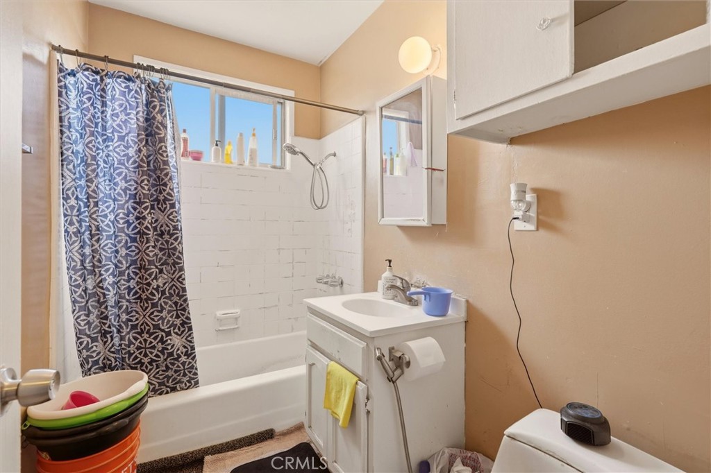 925 Larch Property Photo 18