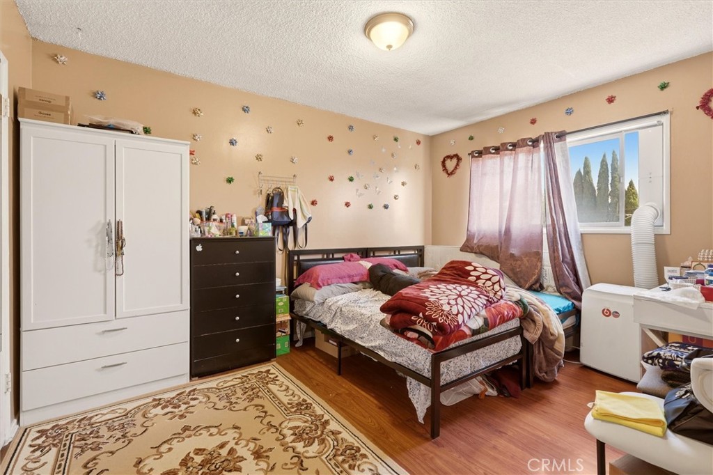 925 Larch Property Photo 19