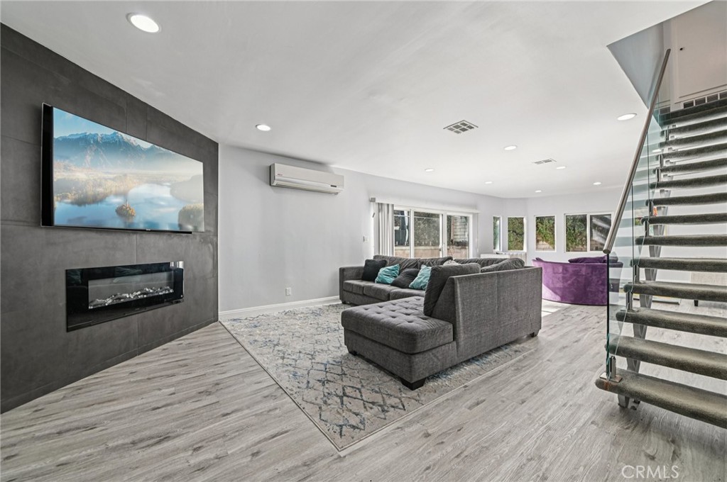 2120 Ronsard Road Property Photo 5