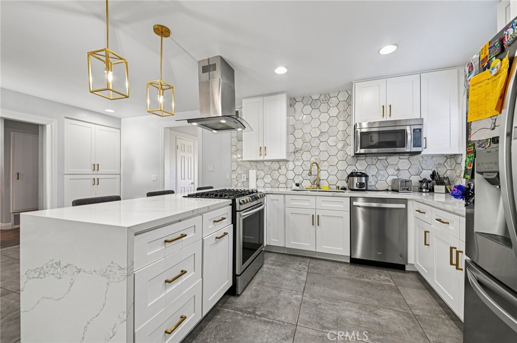2120 Ronsard Road Property Photo 8