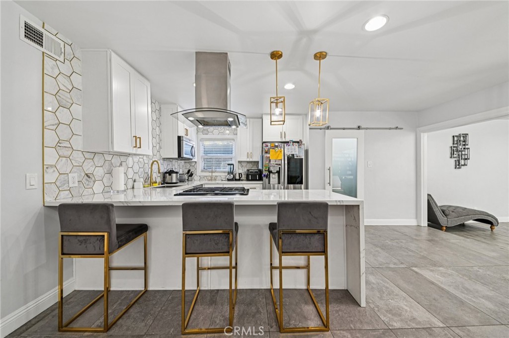 2120 Ronsard Road Property Photo 11