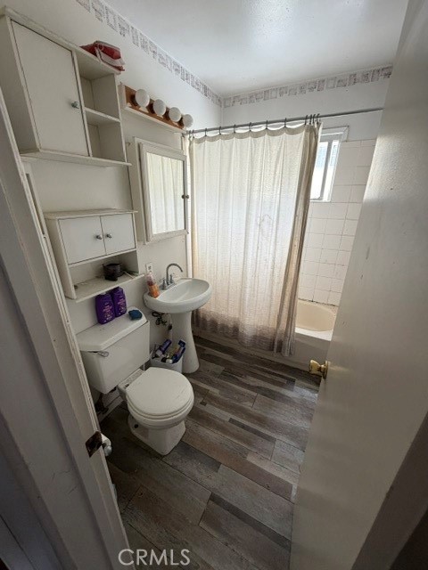2909 N Valley Property Photo 7