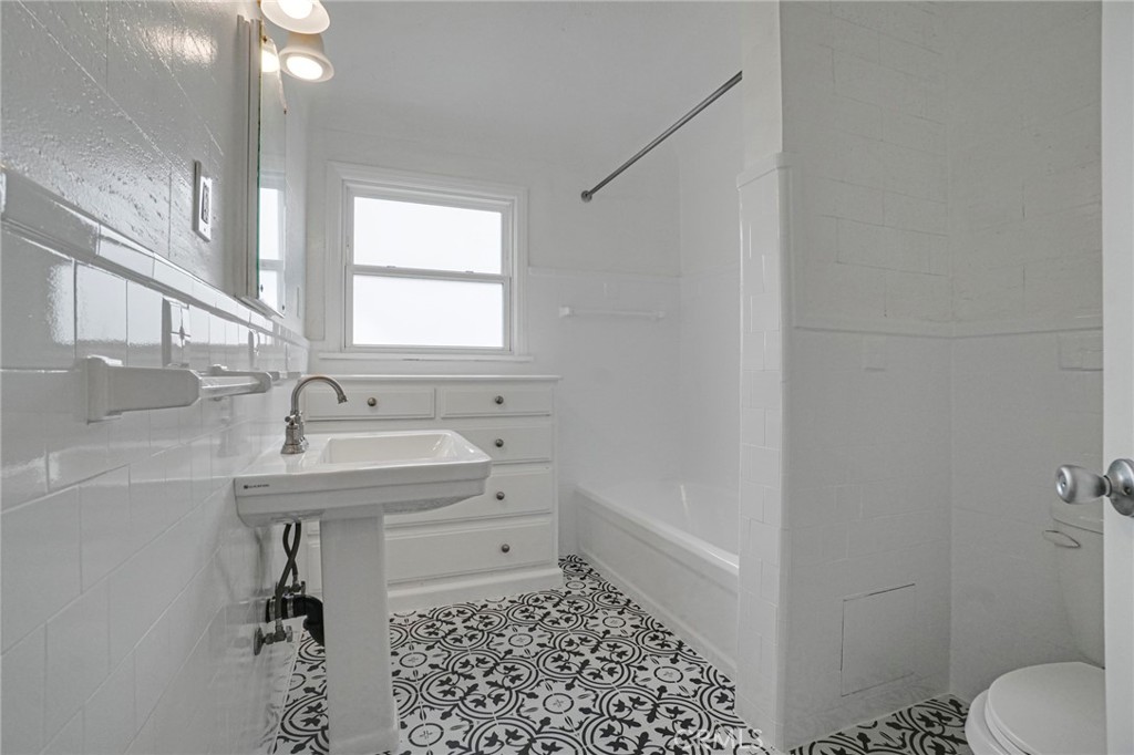 2250 Magnolia Property Photo 11