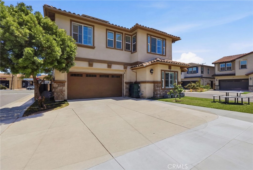 12148 Cambrian Circle Property Photo 4