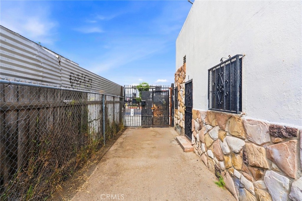 8706 Avalon Property Photo 7