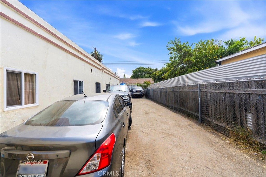 8706 Avalon Property Photo 9
