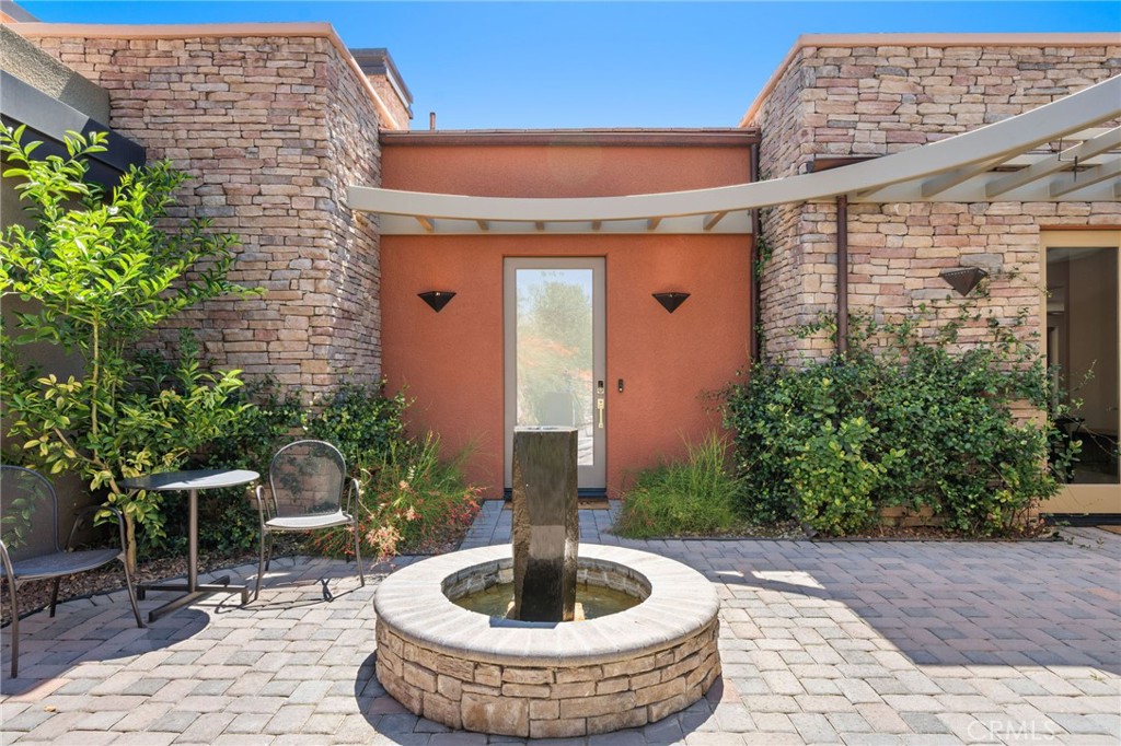 50070 Via De Moda Property Photo 4
