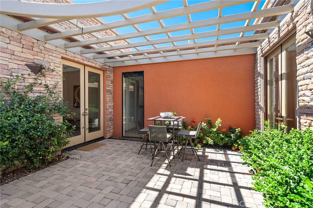 50070 Via De Moda Property Photo 5