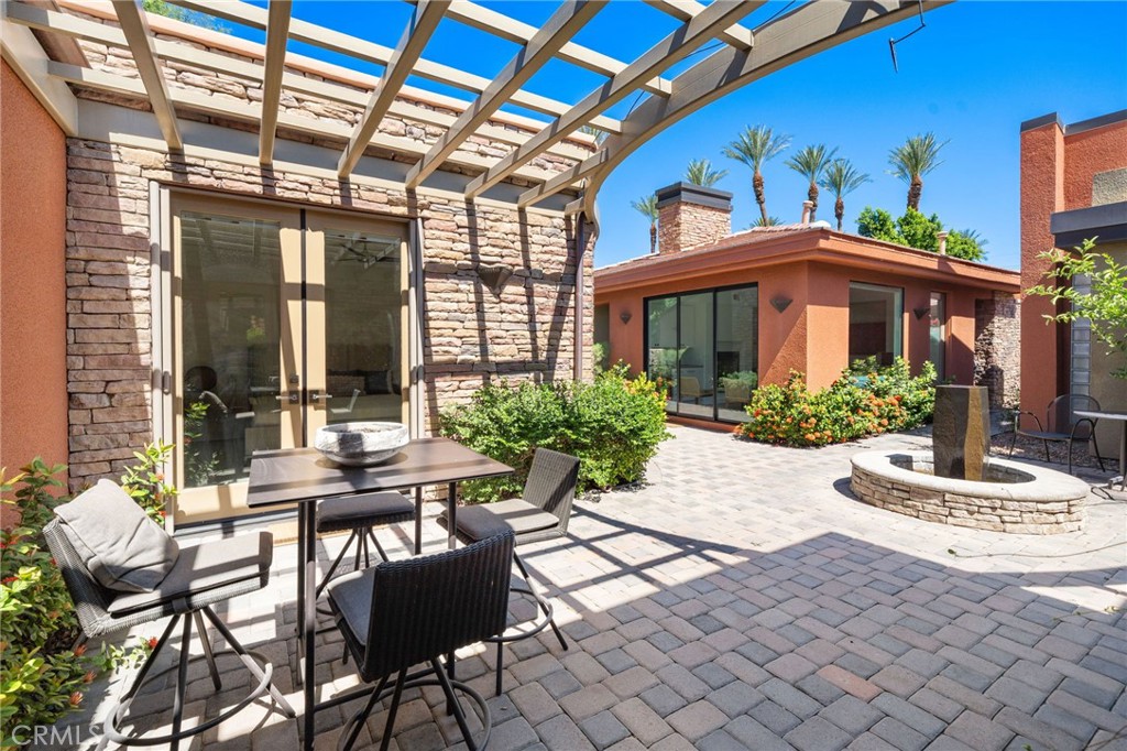 50070 Via De Moda Property Photo 6