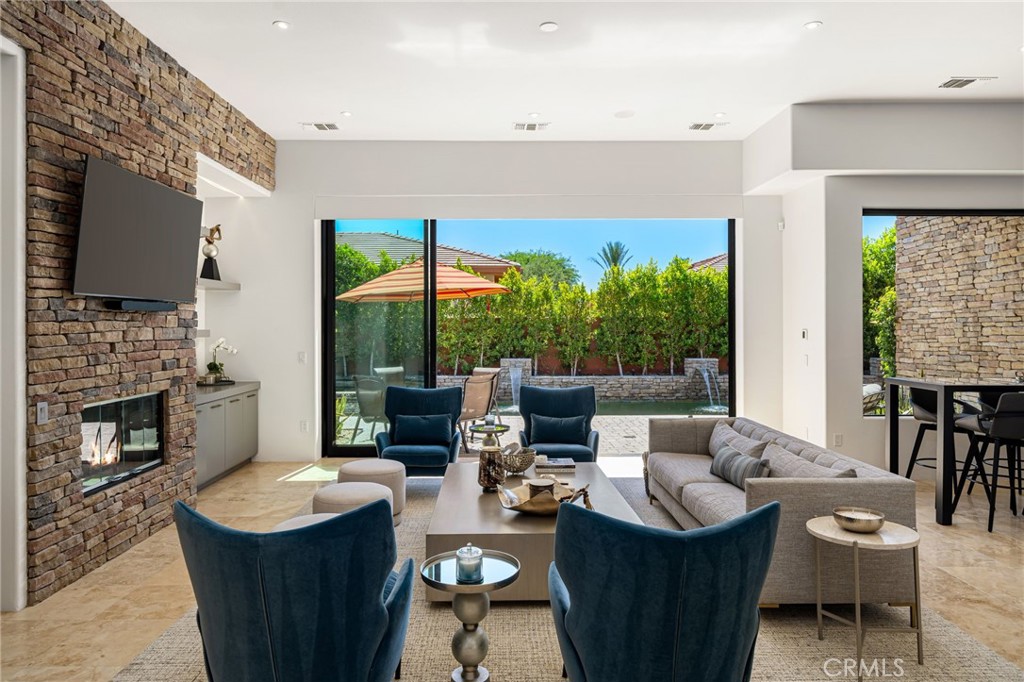 50070 Via De Moda Property Photo 8