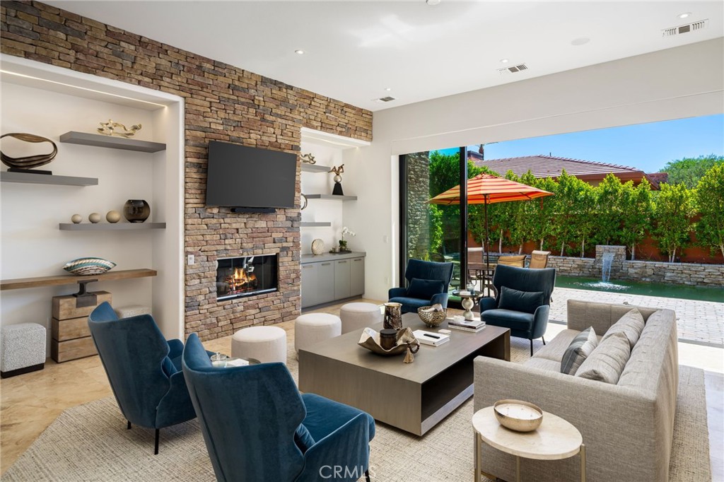 50070 Via De Moda Property Photo 9
