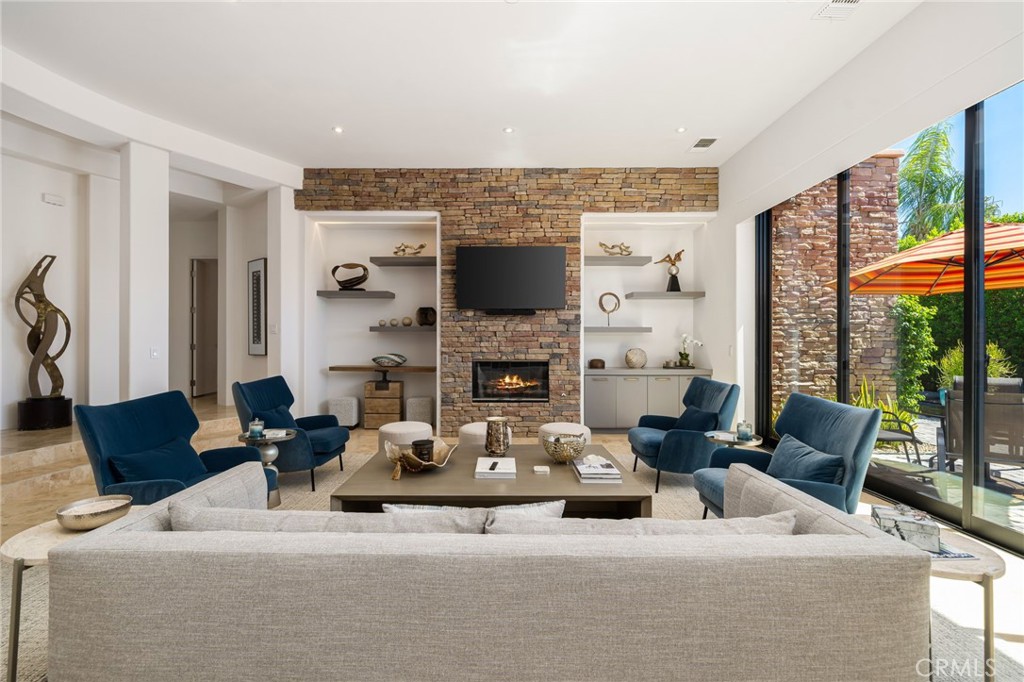 50070 Via De Moda Property Photo 10