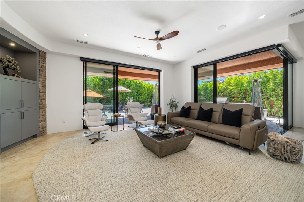 50070 Via De Moda Property Photo 18