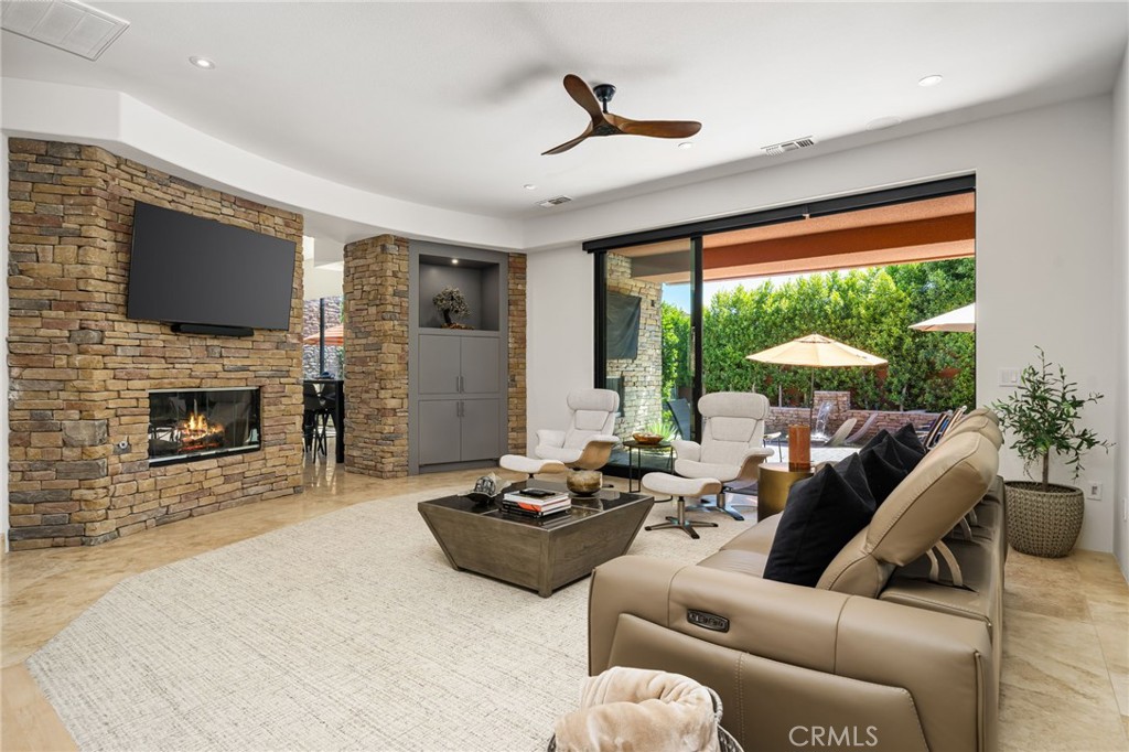 50070 Via De Moda Property Photo 19