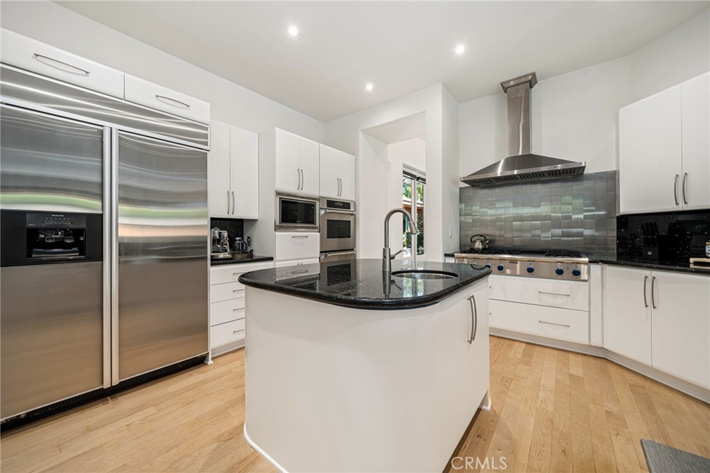 50070 Via De Moda Property Photo 26