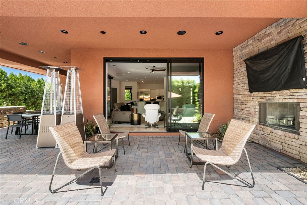 50070 Via De Moda Property Photo 31