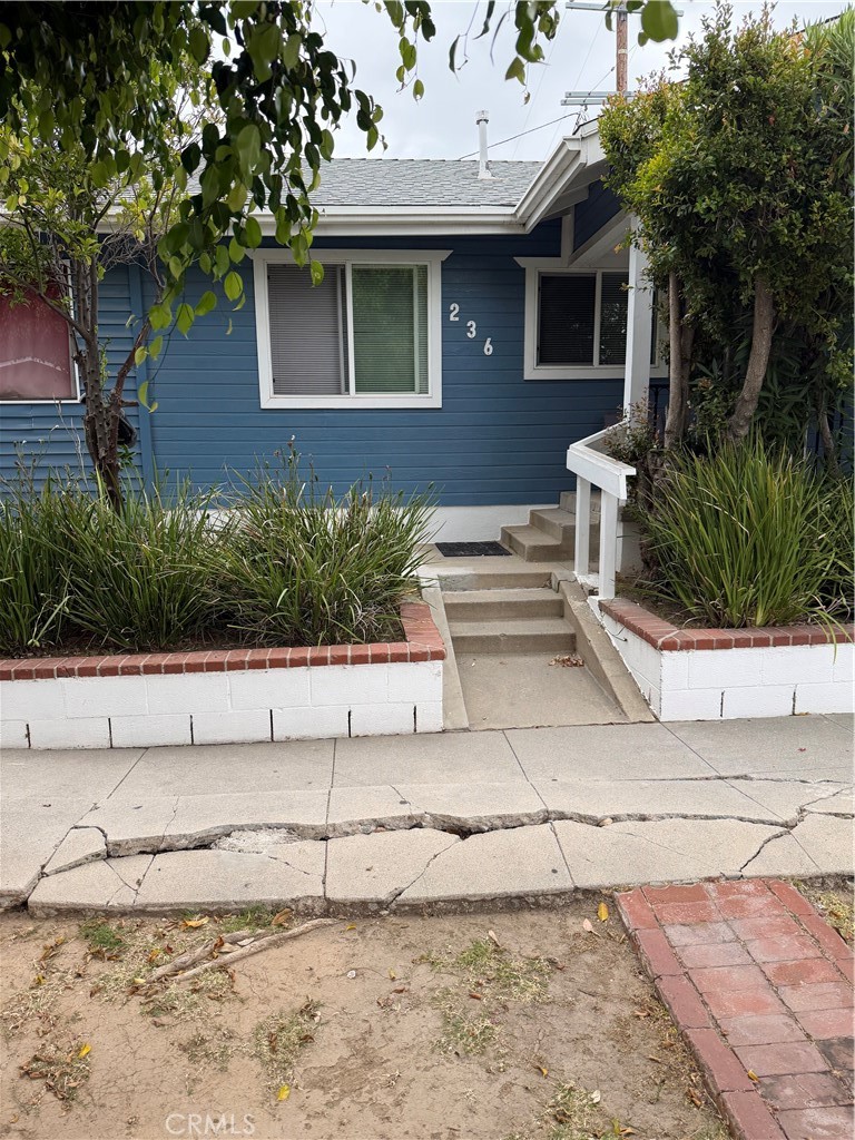 240 N Meyler Property Photo 3