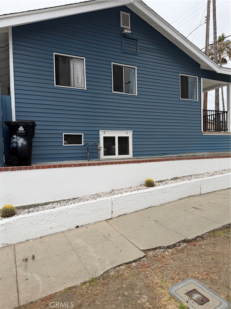 240 N Meyler Property Photo 5