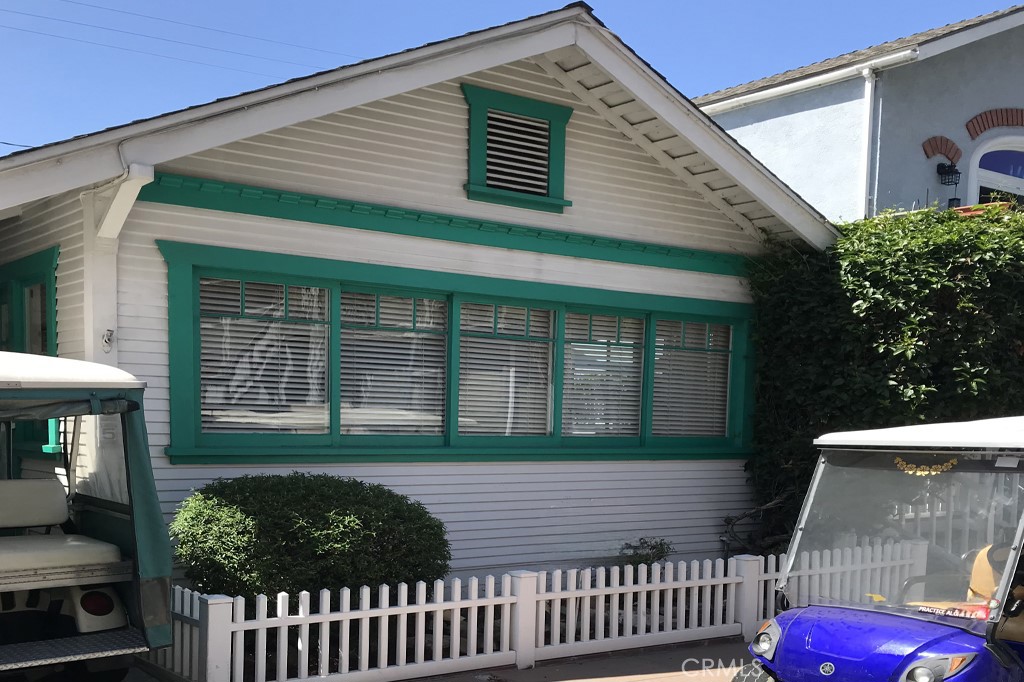 335 Clemente Avenue Property Photo 1