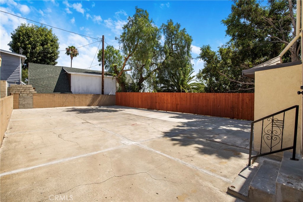 564 W Macarthur Property Photo 14