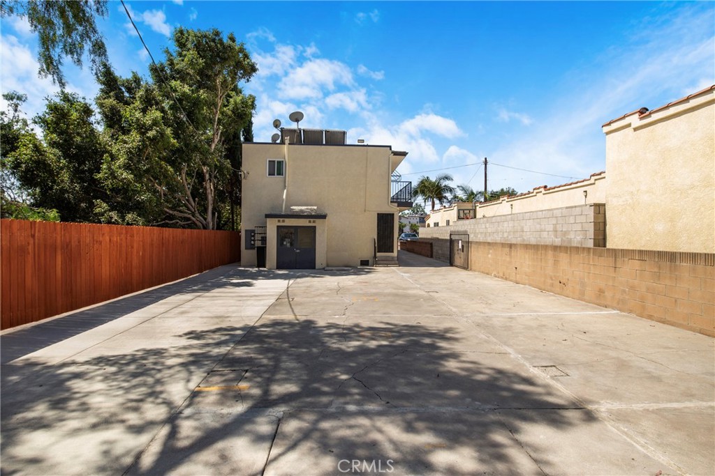 564 W Macarthur Property Photo 15
