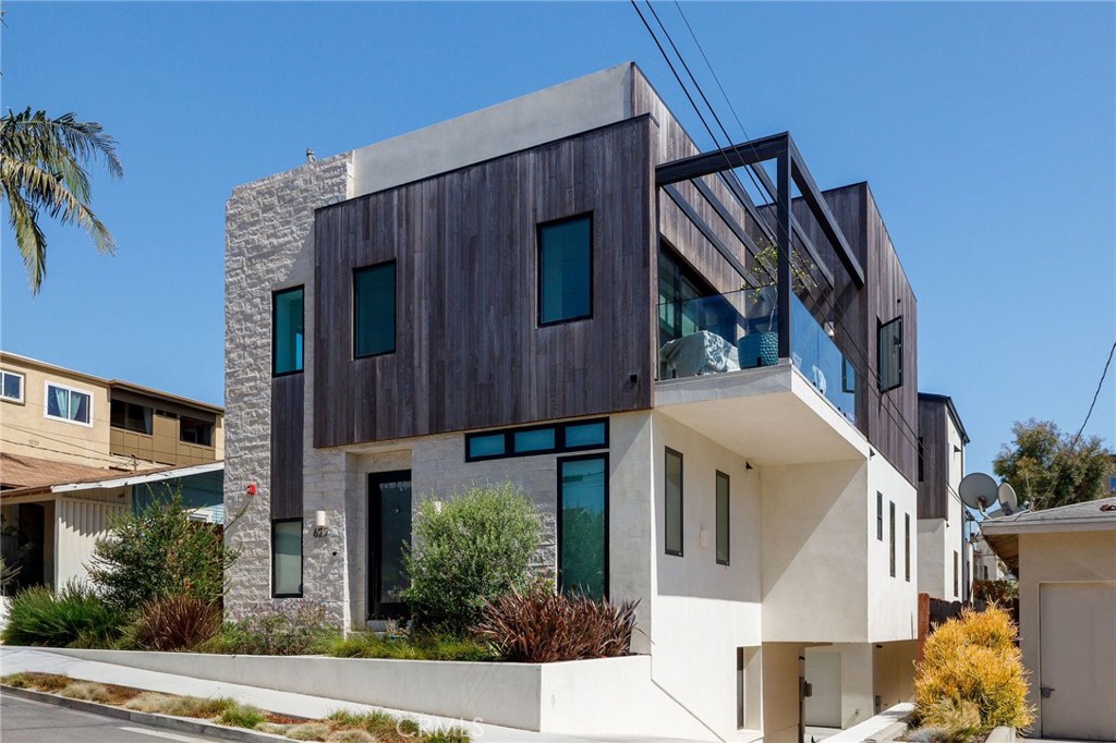 622 1st Place Property Photo 1