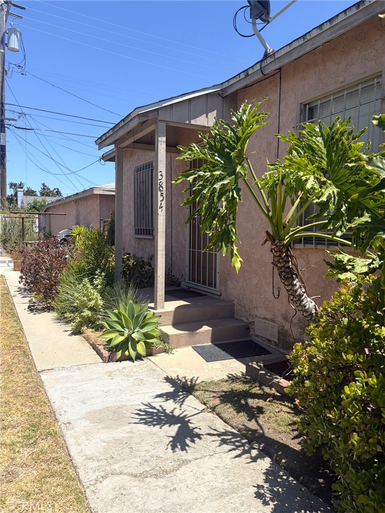 3854 Tilden Avenue Property Photo 4