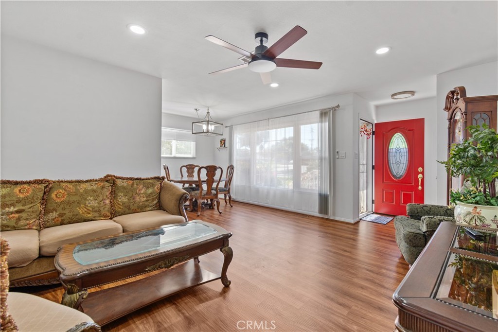 4503 Darien Property Photo 4