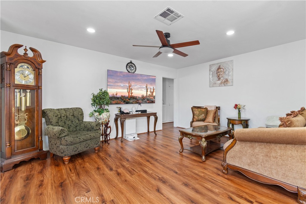 4503 Darien Property Photo 5