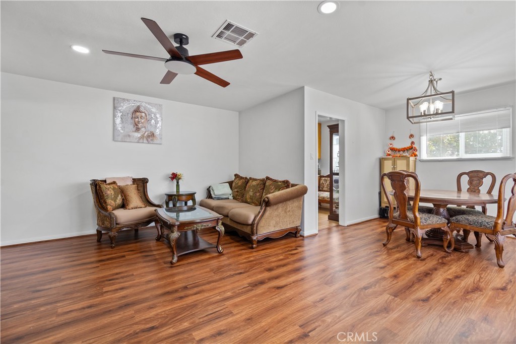 4503 Darien Property Photo 6