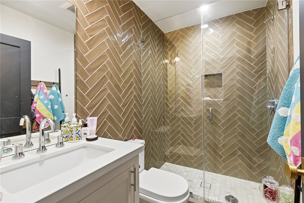 15468 La Maida Property Photo 28