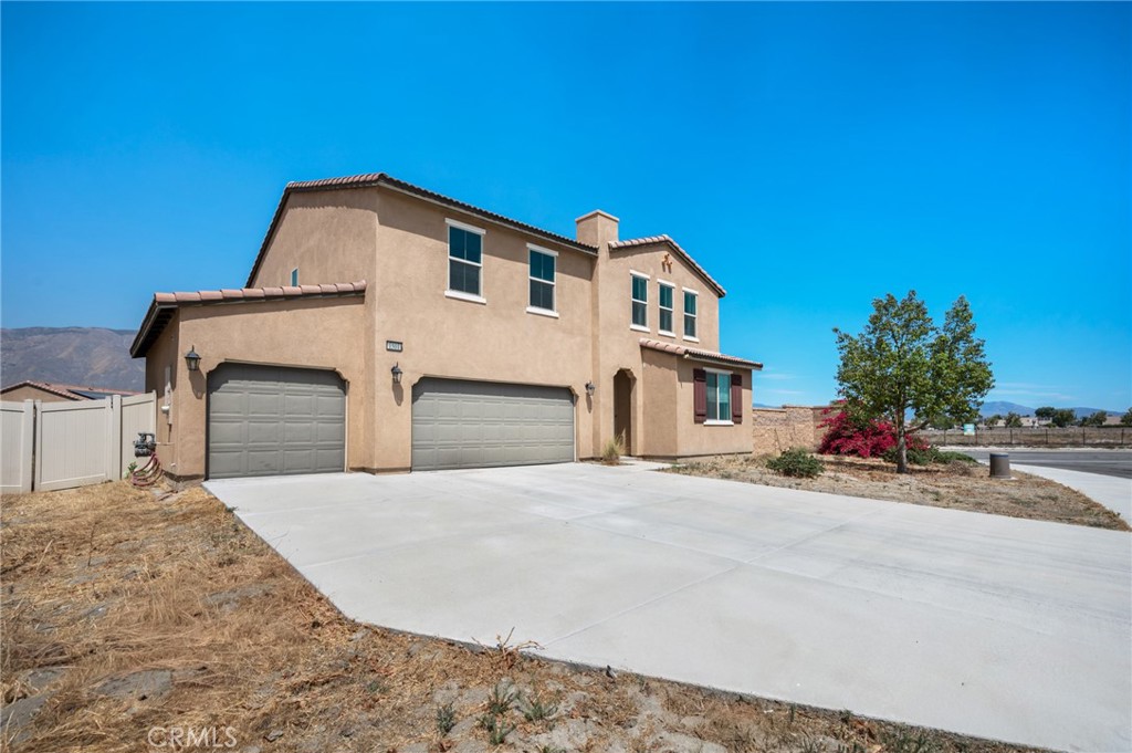1501 Noblewood Property Photo 4