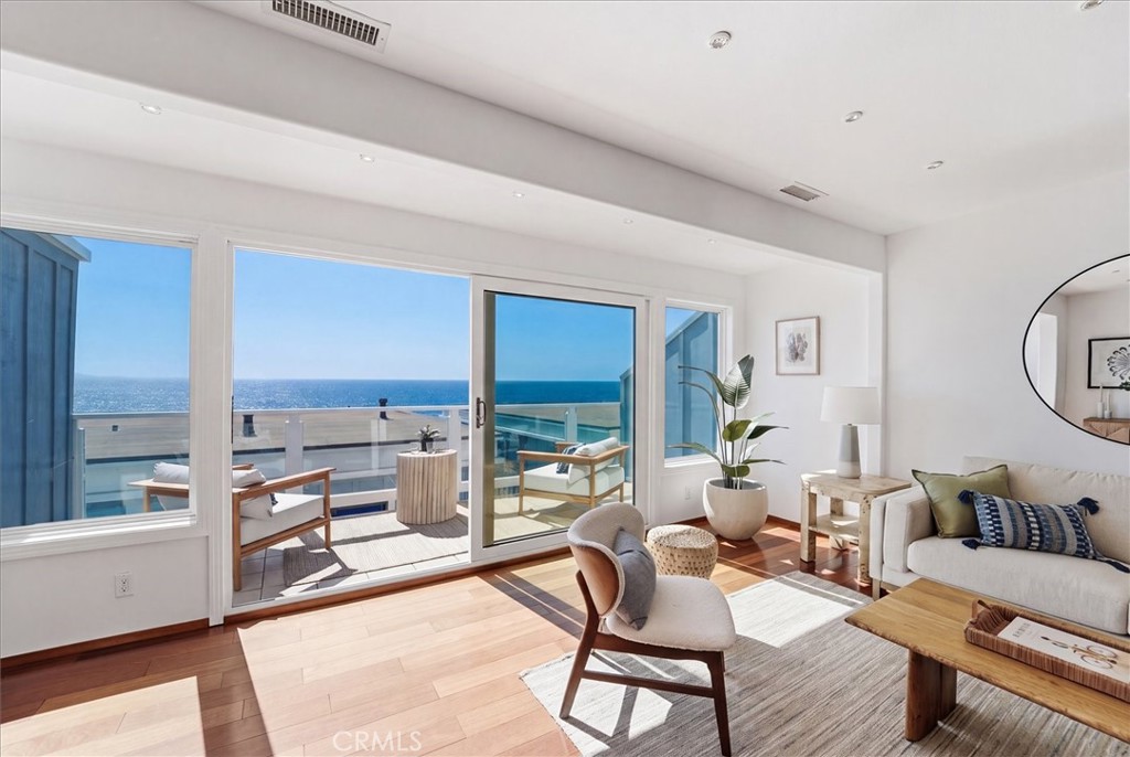 320 Paseo De La Playa #e Property Photo 2