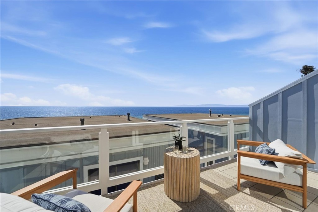 320 Paseo De La Playa #e Property Photo 4