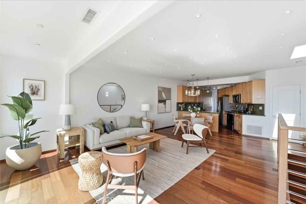 320 Paseo De La Playa #e Property Photo 9