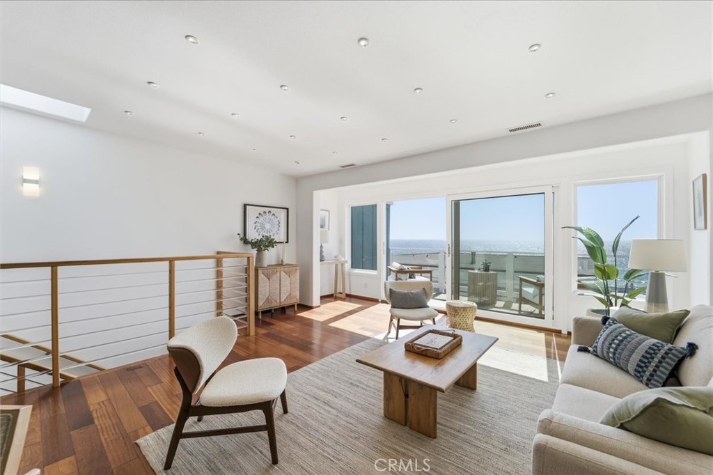 320 Paseo De La Playa #e Property Photo 12