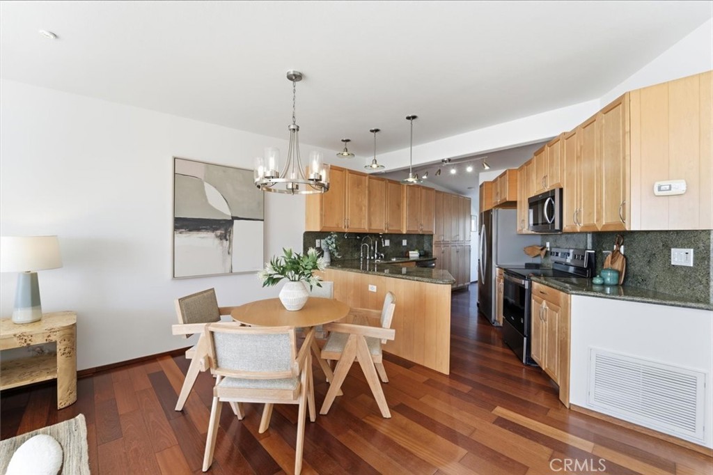 320 Paseo De La Playa #e Property Photo 13