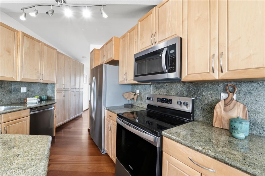 320 Paseo De La Playa #e Property Photo 15