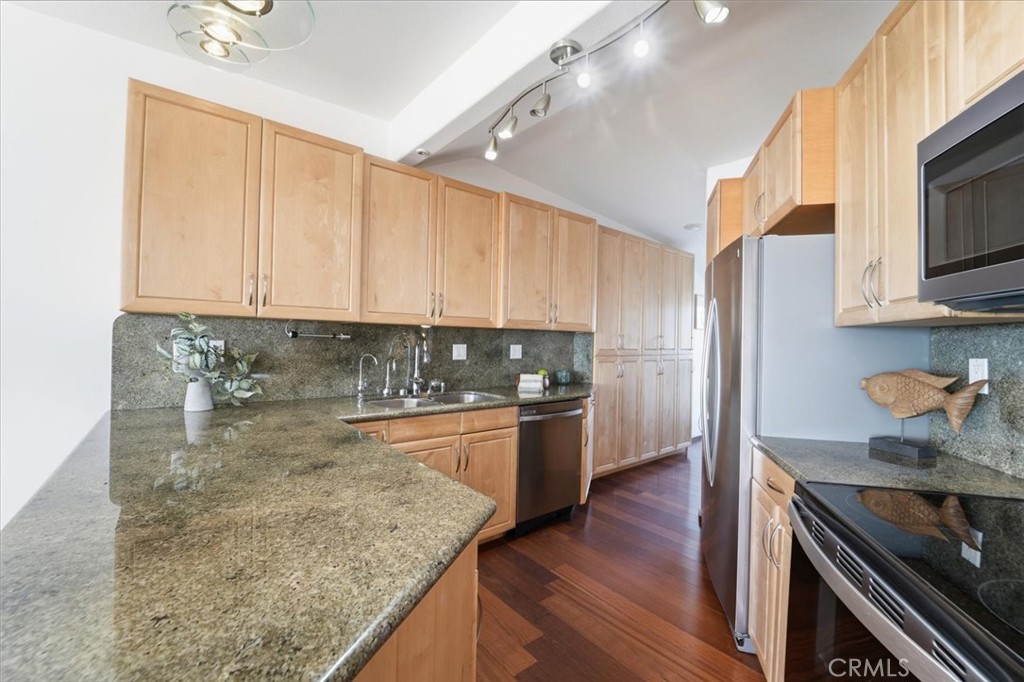 320 Paseo De La Playa #e Property Photo 16