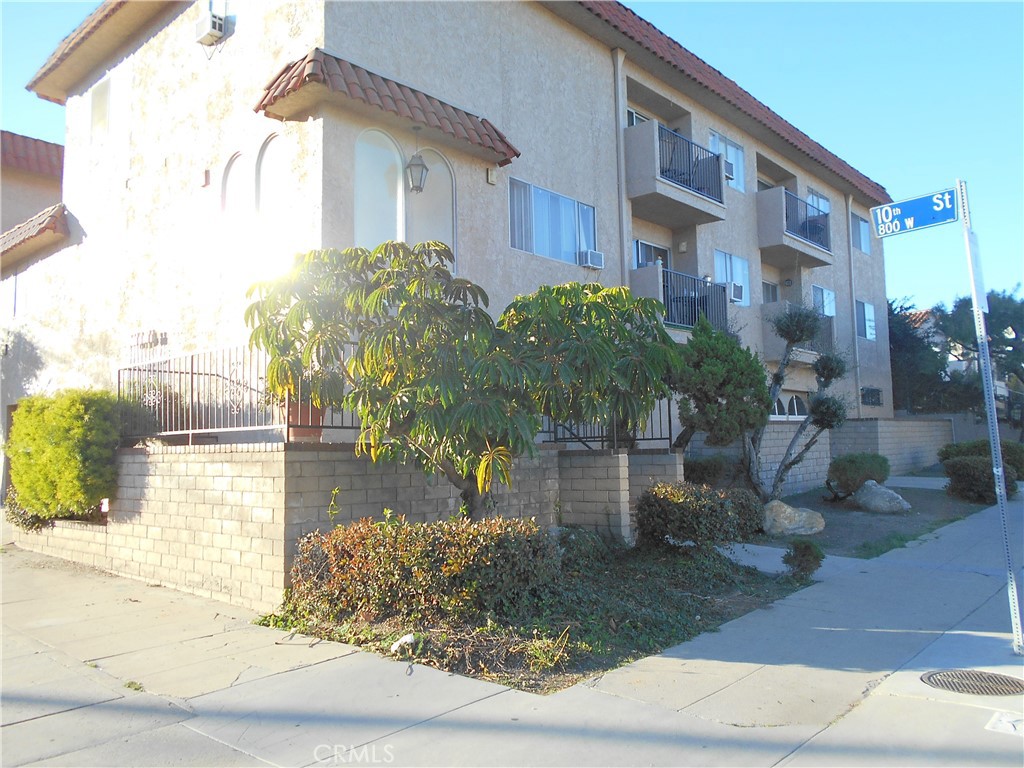 939 S Cabrillo 8 Property Photo 2