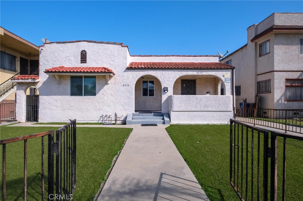 4533 Saturn Property Photo 4