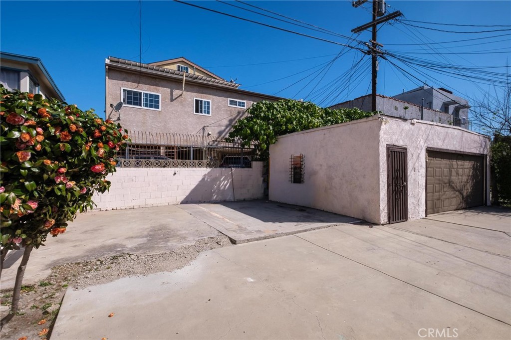 4533 Saturn Property Photo 7